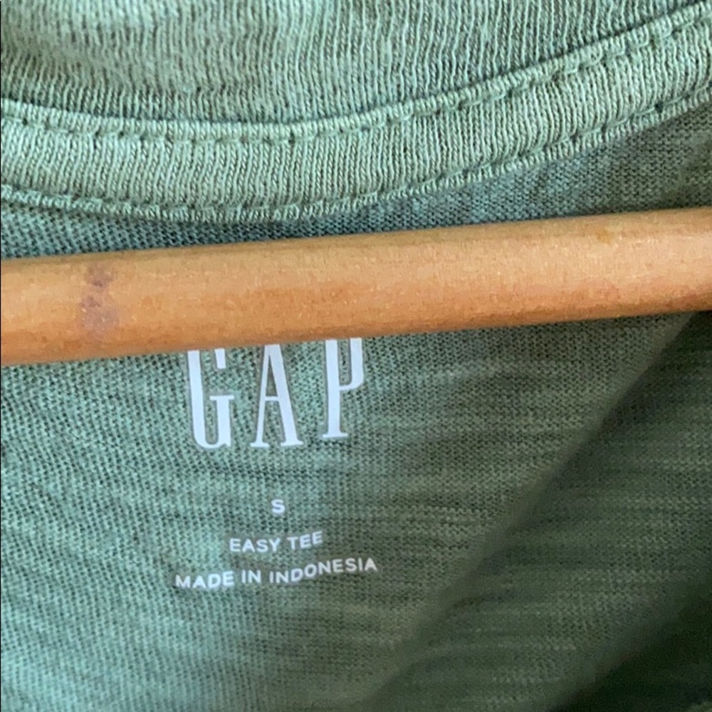 Gap sleeveless easy tee - Picture 2 of 5